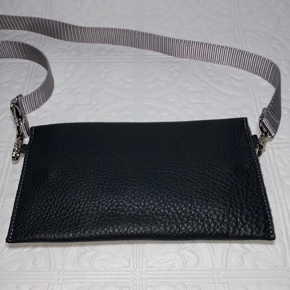 Jesse & Co Soft Gray Leather Wallet with Detachable Crossbody Nylon Strap - Picture 3 of 7